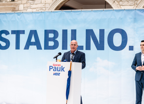 Fotografija 13 - ‘Stabilno’, ali ‘Za svaki slučaj...’: Pauk i Rakić ispred katedrale predstavili kandidature za župana i zamjenika