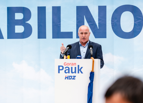 Fotografija 14 - ‘Stabilno’, ali ‘Za svaki slučaj...’: Pauk i Rakić ispred katedrale predstavili kandidature za župana i zamjenika