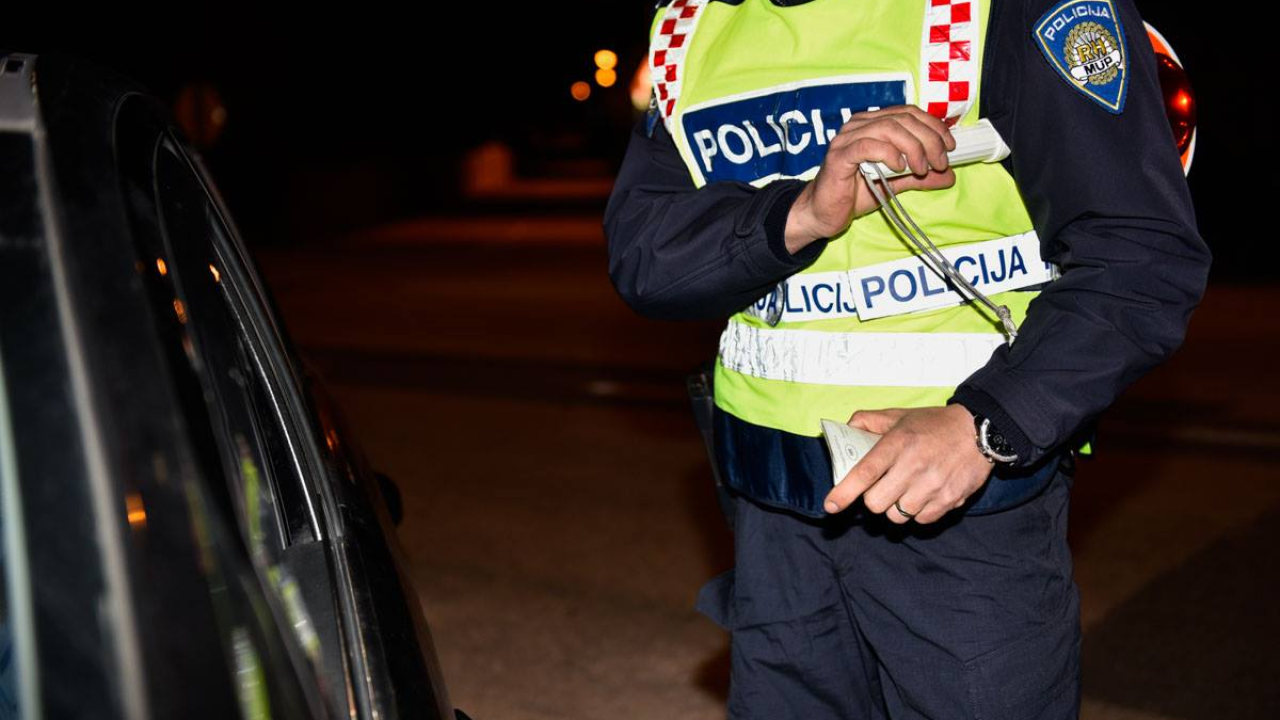 BMW kod Skradina vozio 212 na sat, 53-godišnjak u Seatu na Kapeli napuhao 1,89 promila