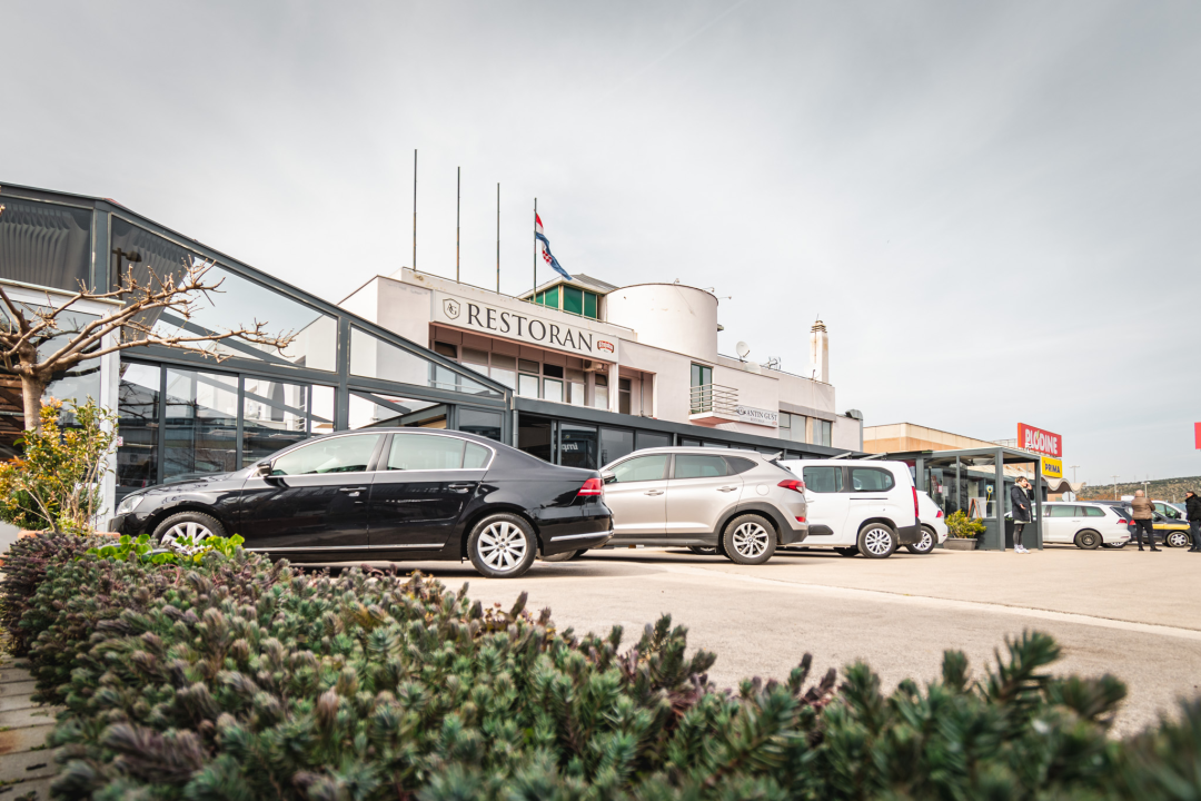 Najbolja jela s roštilja čekaju vas u Antinom guštu!