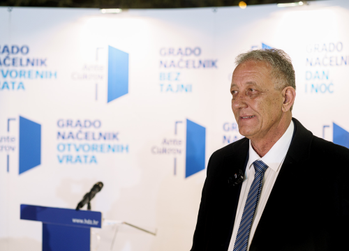 Fotografija 2 - Ante Cukrov (HDZ) održao je presicu točno u ponoć, evo što je time htio poručiti Vodičanima