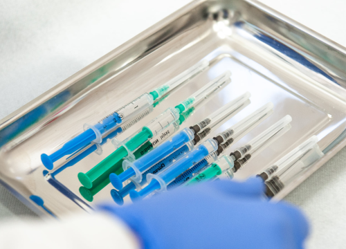 Pola odrasle populacije SAD-a dobilo barem jednu dozu cjepiva protiv koronavirusa