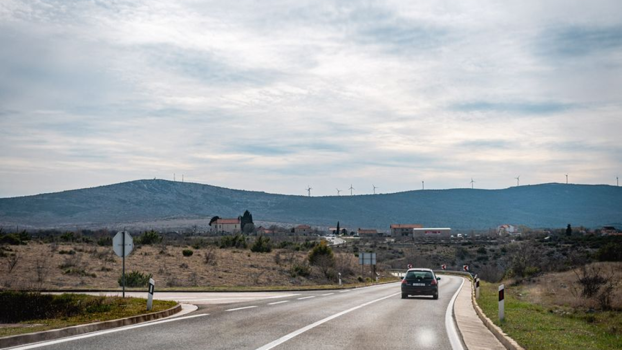 Optužnica protiv momka koji je oko Knina sudjelovao u švercu ljudima: S 'kolegama' trebao podijeliti 1750 eura