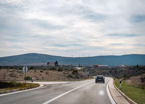 Optužnica protiv momka koji je oko Knina sudjelovao u švercu ljudima: S 'kolegama' trebao podijeliti 1750 eura