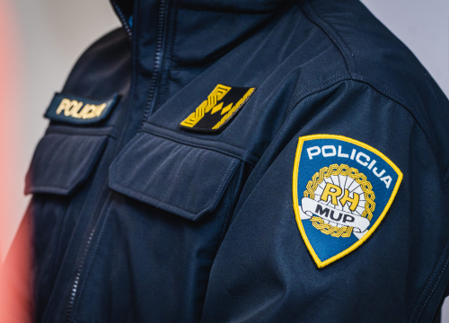 Policija uhvatila 42-godišnjaka koji je u Kninu pijan vozio Volkswagena: Izmjereno mu 1,84 promila