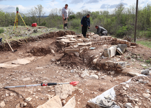 Fotografija 3 - Kod Goriša otkriveni ostaci velike crkve i srednjovjekovni grobovi, sigurno ih ima još nekoliko desetaka