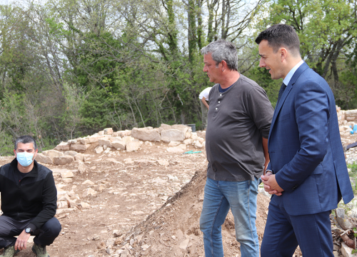 Fotografija 5 - Kod Goriša otkriveni ostaci velike crkve i srednjovjekovni grobovi, sigurno ih ima još nekoliko desetaka