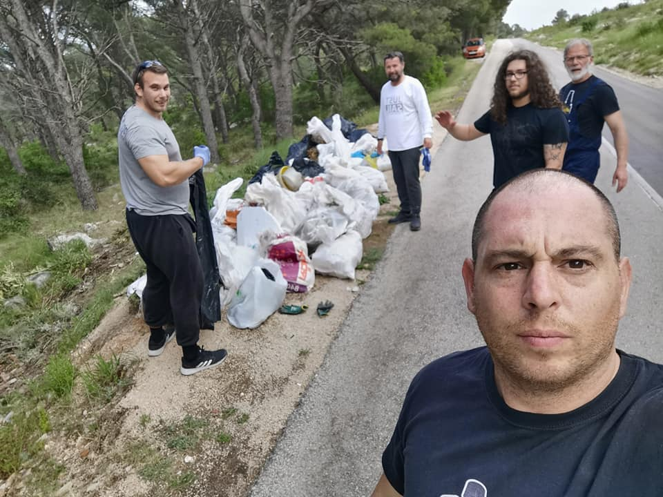 Umjesto u đir, u akciju čišćenja: Petorica vrijednih momaka iz šume kod Jadrtovca izvukla smeća za dva kamiona