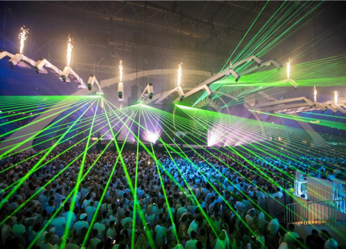 Svijet se pomalo vraća na staro: Tisuće ljudi cijelu noć na partyju bez maski i razmaka u Liverpoolu