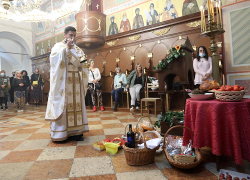 Pravoslavni vjernici u Šibeniku proslavili Uskrs: 'Molim se za jedinstvo i snagu za bratsku slogu'