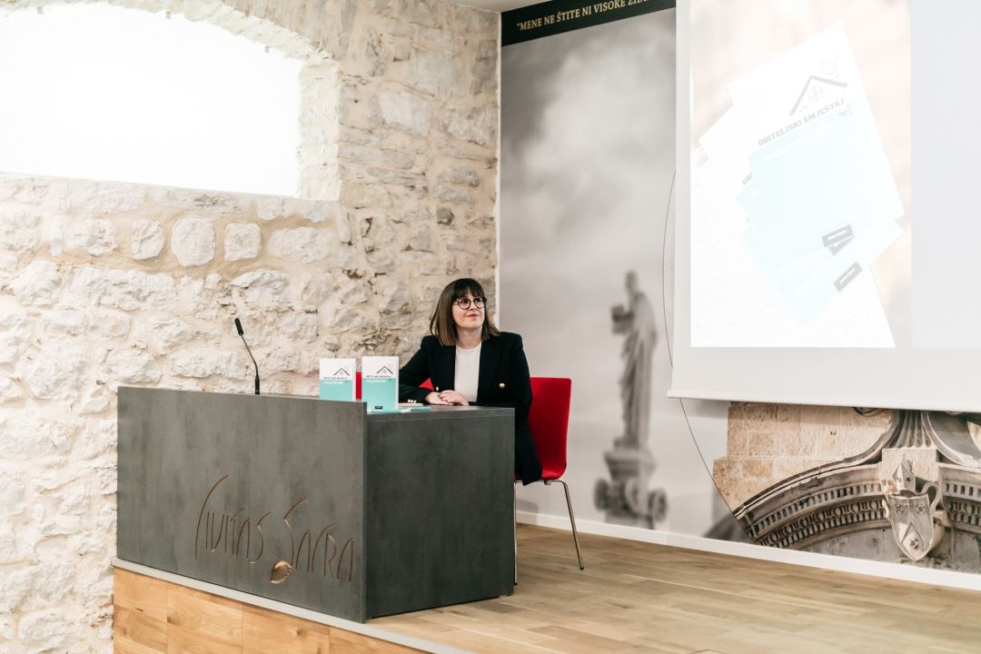 Iznenadite svoje bližnje personaliziranim poklonima i dekoracijama iz Smile T-shirt & party storea!