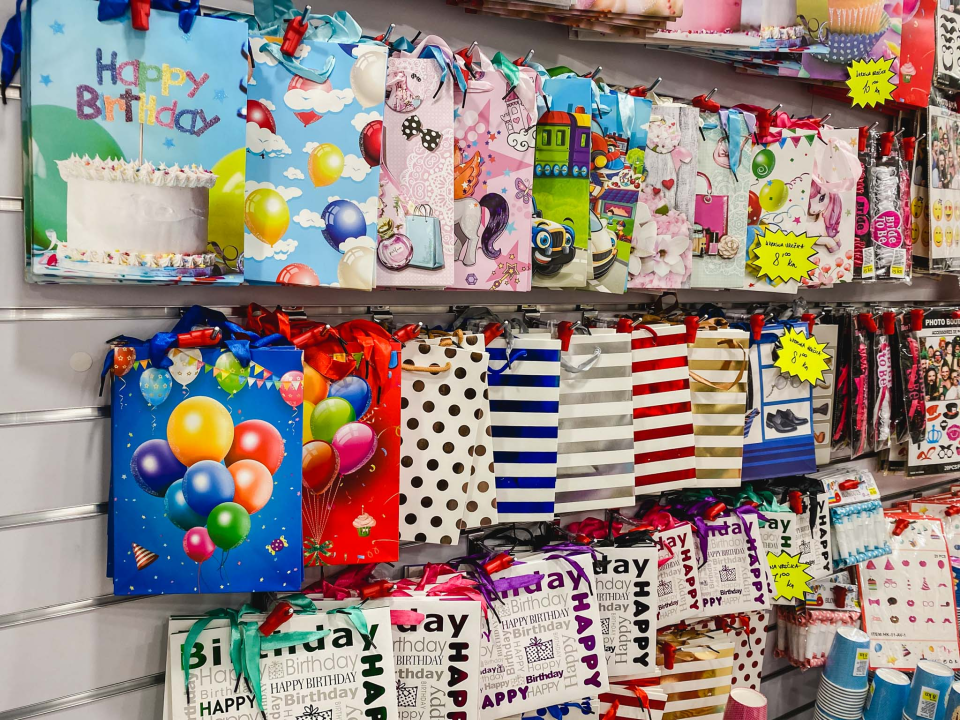 Iznenadite svoje bližnje personaliziranim poklonima i dekoracijama iz Smile T-shirt & party storea!