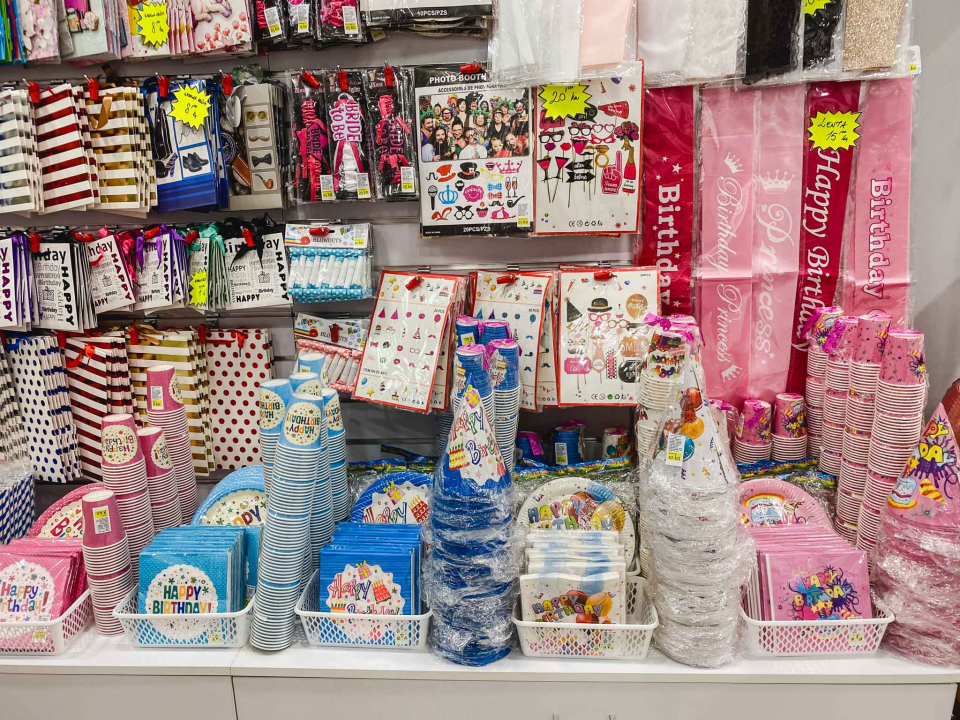 Iznenadite svoje bližnje personaliziranim poklonima i dekoracijama iz Smile T-shirt & party storea!