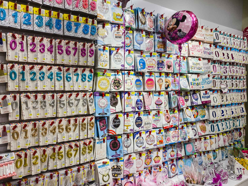 Iznenadite svoje bližnje personaliziranim poklonima i dekoracijama iz Smile T-shirt & party storea!