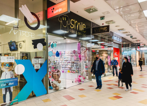 Iznenadite svoje bližnje personaliziranim poklonima i dekoracijama iz Smile T-shirt & party storea!
