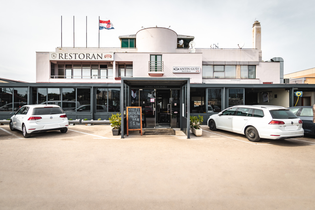 Uživajte u najboljim jelima s roštilja u Antinom guštu!