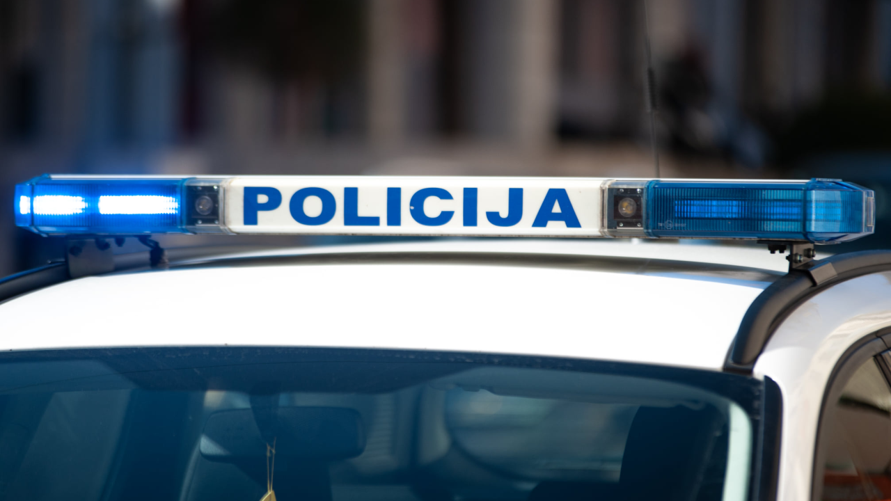 Podignuta optužnica protiv 19-godišnjaka koji je u Šibeniku palicom napao policajca