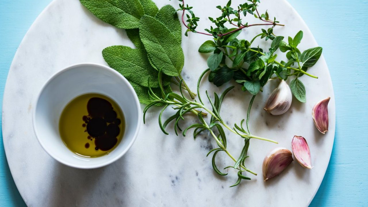 Može li kombinacija češnjaka i meda pomoći u mršavljenju?