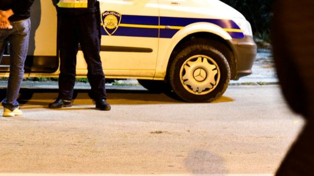 Htio provesti noć u prijateljevoj kući u Vrpolju, ali ovaj ga nije pustio pa mu je razbio čaše, televizor i prijetio