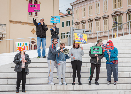 Fotografija 4 - Na Poljani 'prosvjed' osoba s invaliditetom: Snimanje završne scene filma u sklopu projekta 'Hoću posao'