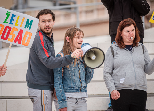 Fotografija 7 - Na Poljani 'prosvjed' osoba s invaliditetom: Snimanje završne scene filma u sklopu projekta 'Hoću posao'