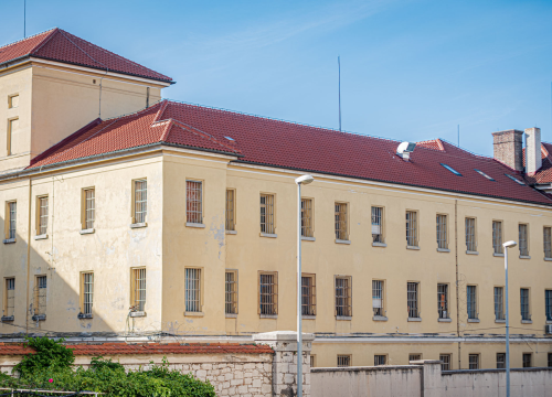 Pijani muškarac (34) na silu htio prespavati u tuđoj kući u Vrpolju: Odbijen je pa je napravio 1500 kuna štete