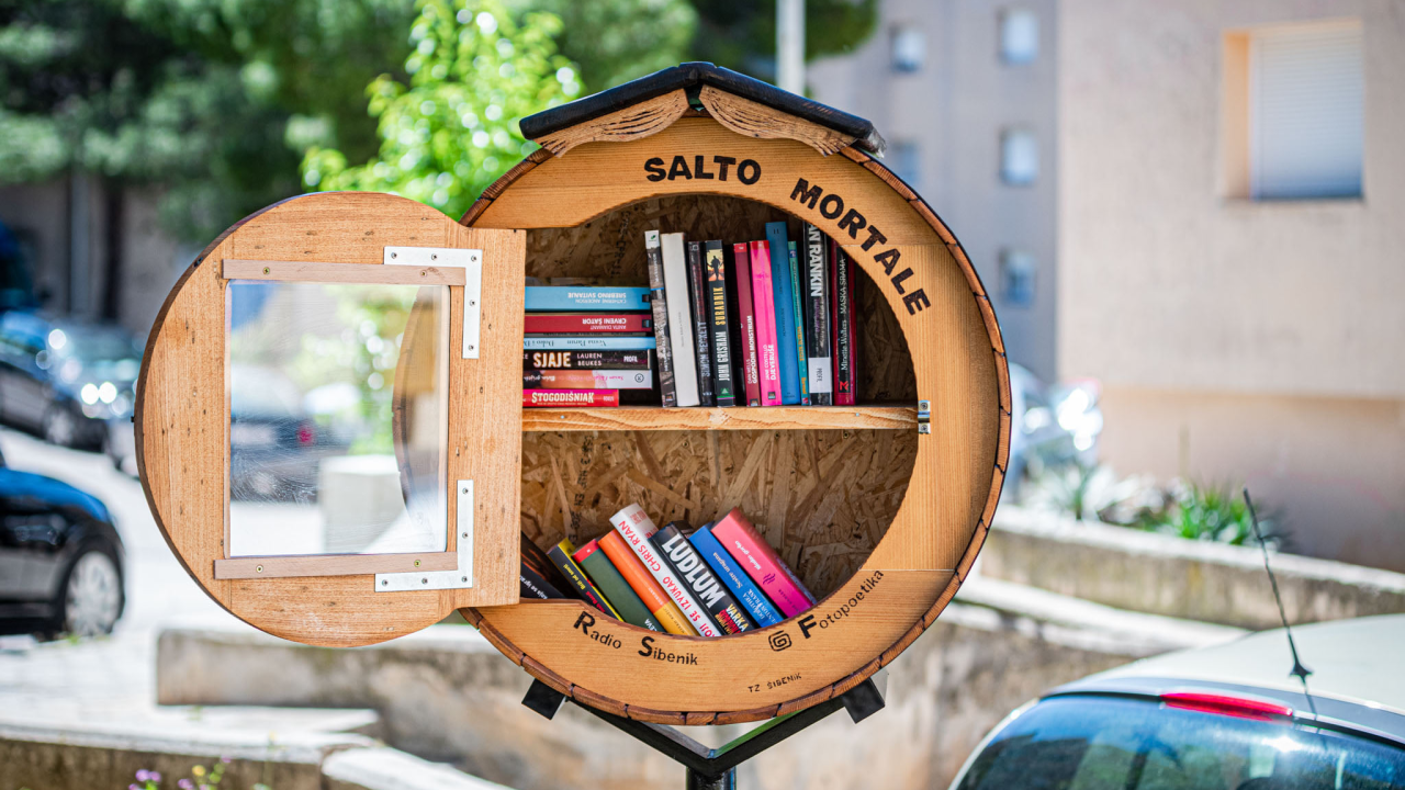Na Krvavicama još jedan Lulasov 'Salto mortale': Šibenik je dobio četvrtu malu knjižnicu na otvorenom