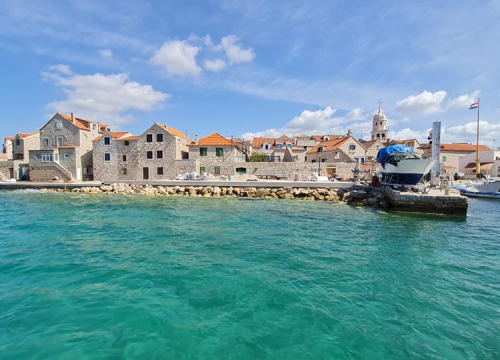 Fotografija 3 - Više od pola godine traju radovi na novoj šepurinskoj rivi: Osim pada bagera u more, nije bilo većih problema