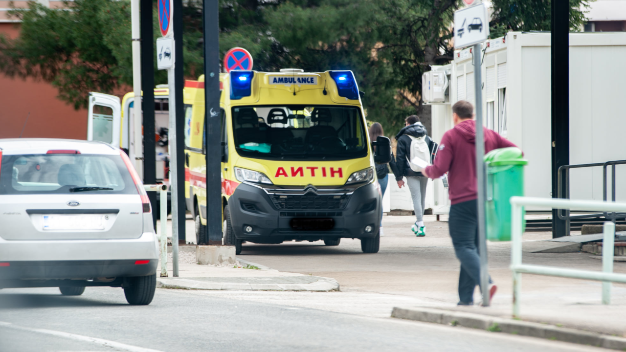 Vozač motocikla (58) podlegao ozljedama nakon prometne nesreće na raskrižju u Njivicama