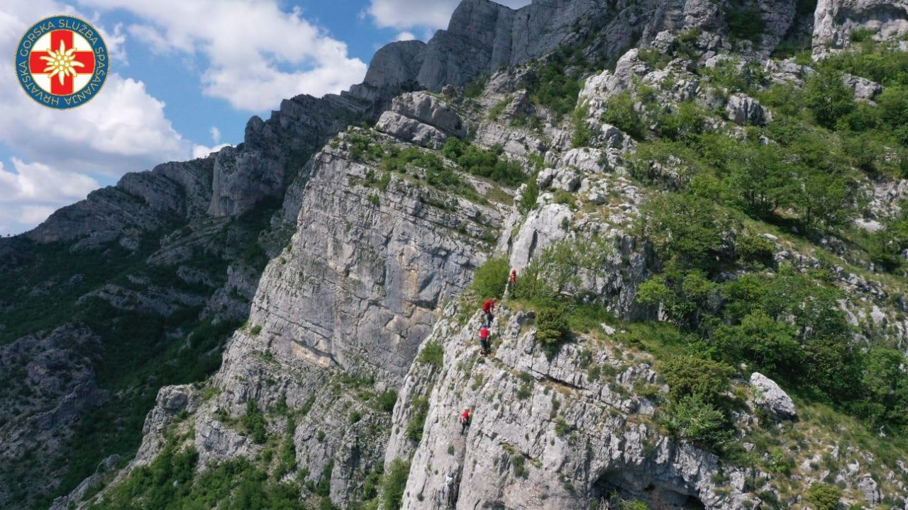 Spašavatelji iz cijele Hrvatske vježbali na strmoj dinarskoj ferati, fotografije su fantastične