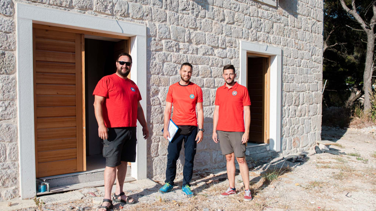 Obišli smo novi dom HGSS-ovaca u Rokićima: Otkrili su nam koje potrage najviše pamte i usput razbili neke poznate mitove