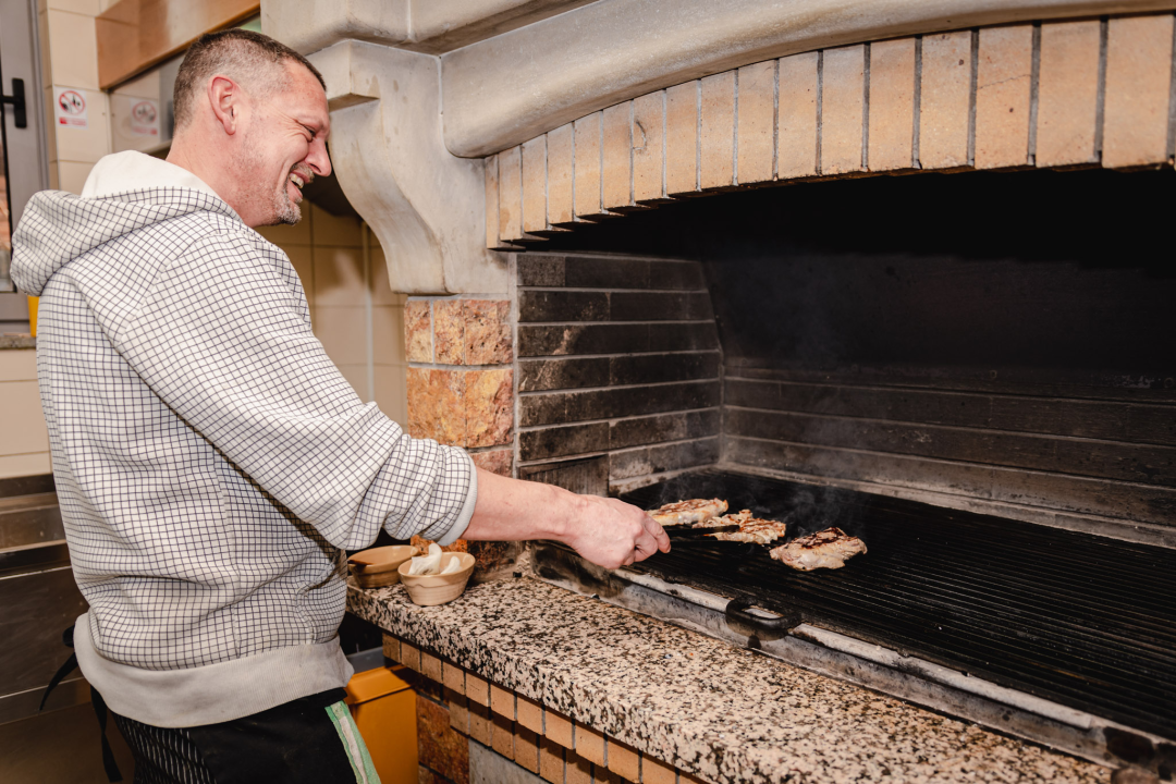 U Antinom guštu uživajte u vrhunskom roštilju uz produženo radno vrijeme!