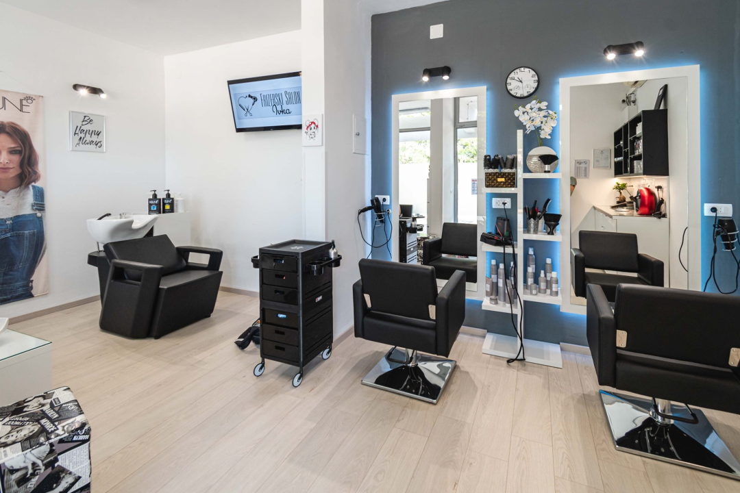 Frizerski salon Ivka vas časti povodom prvog rođendana!