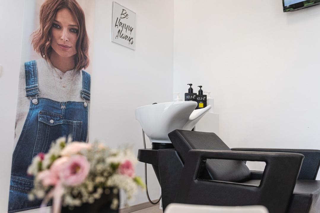 Frizerski salon Ivka vas časti povodom prvog rođendana!