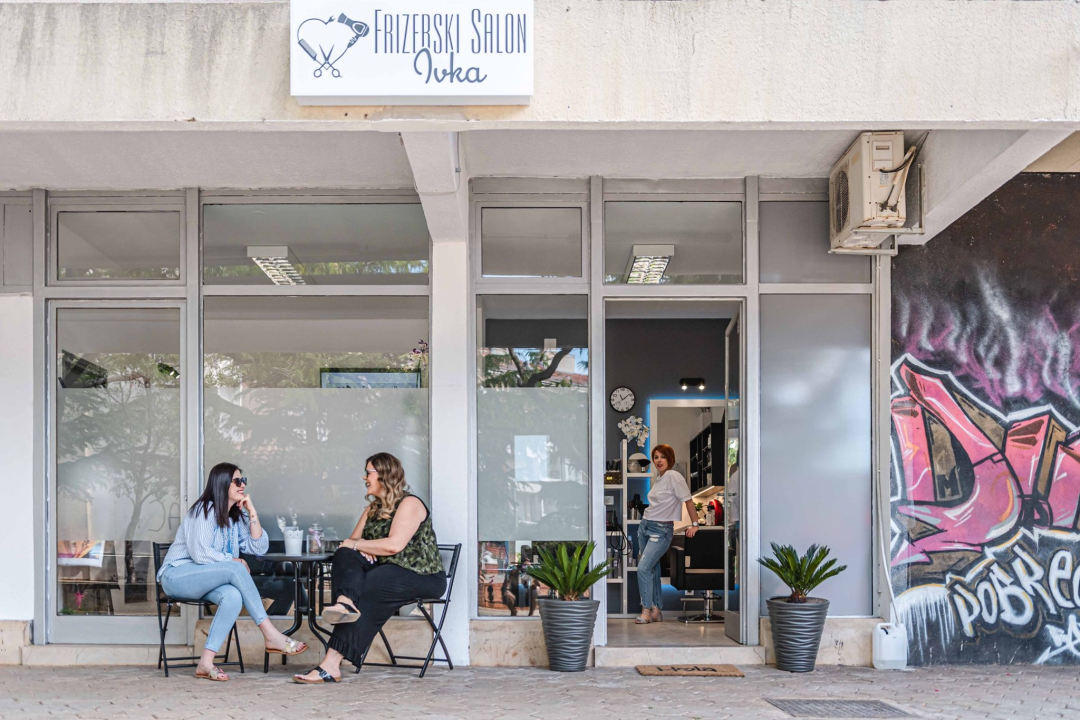 Frizerski salon Ivka vas časti povodom prvog rođendana!
