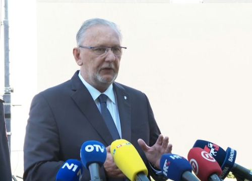 Božinović: Klubovi na otvorenom moći će raditi za one koji imaju covid potvrde