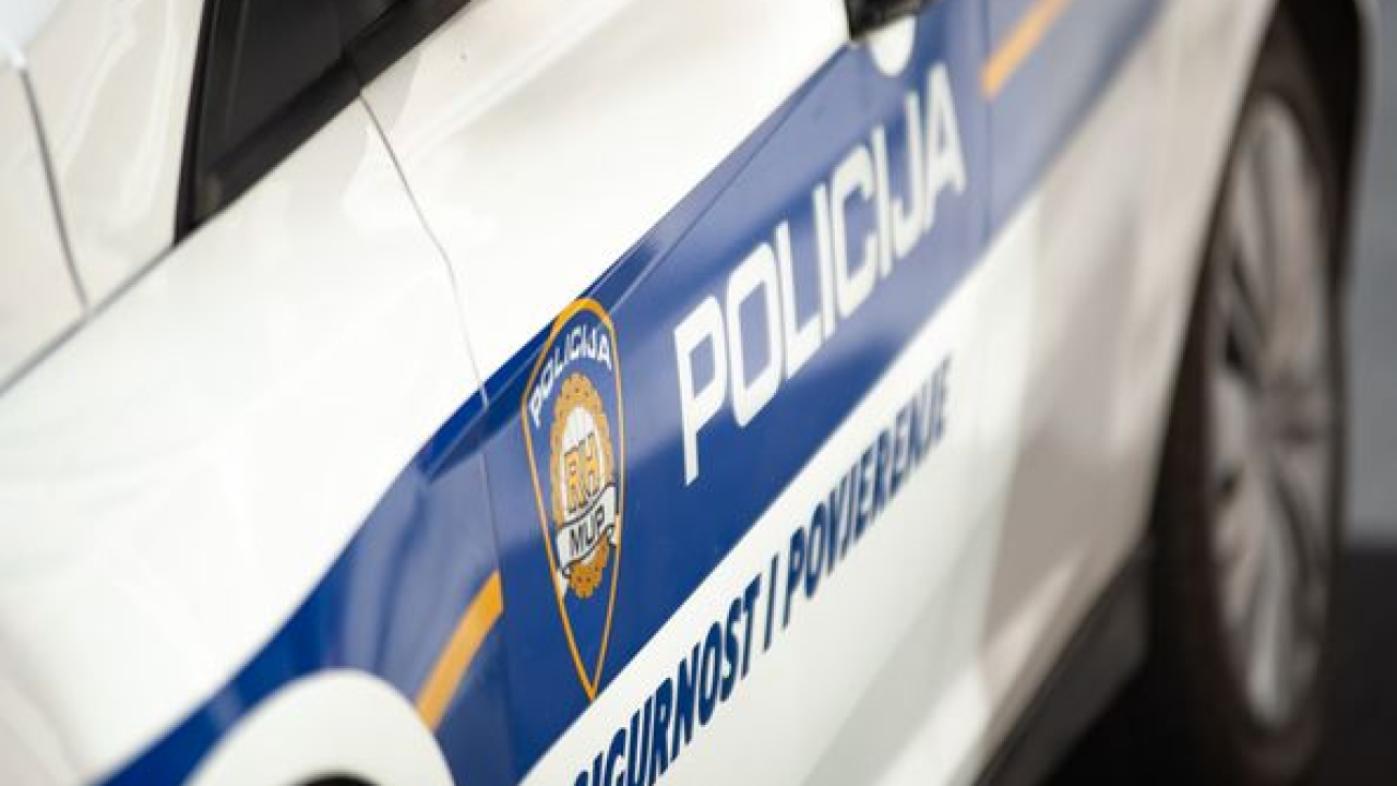 Motociklist teško ozlijeđen nakon što mu je jučer kod Rogoznice prednost oduzeo vozač VW-a