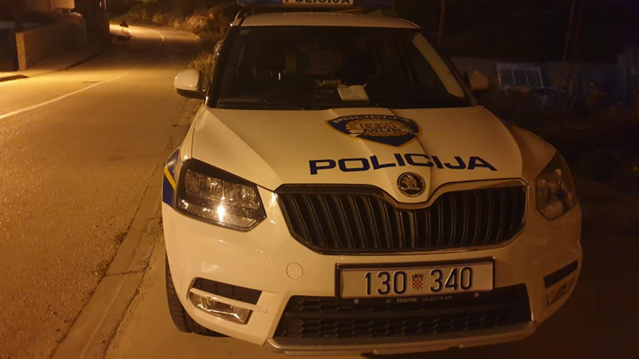 Nesreća u Pirovcu: Maloljetnici se skuterom zabili u baku s unucima pa pobjegli
