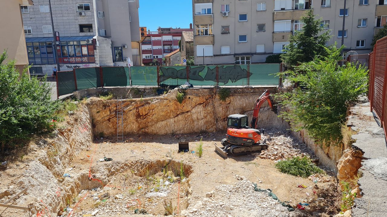 Teška mehanizacija na Baldekinu 1. srpnja šteti iznajmljivačima, Dino Karađole: ‘Investitor je dobar čovjek’