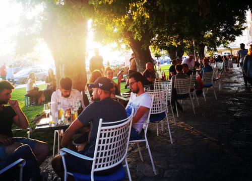 Šibenski kvizaši ne posustaju: Novi pub kviz na travnjaku Azimuta sastavio i vodi Goran Milić