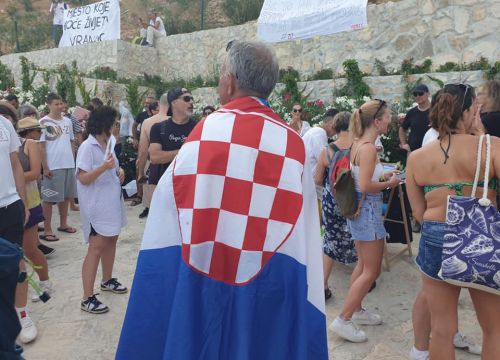 Fotografija 29 - Festival bespravne gradnje na Vruji: 'Tražimo da se ovaj teritorij oslobodi i vrati matičnoj državi!'