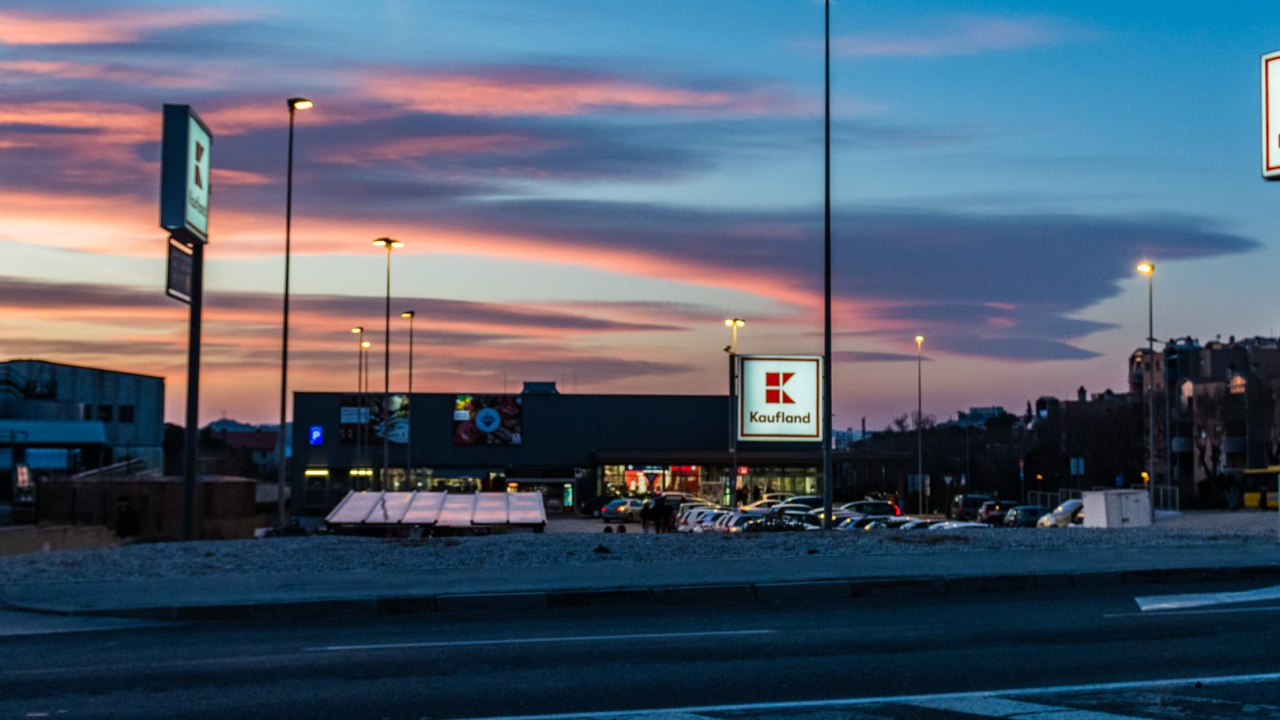 Osim zabrane rada nedjeljom, trgovine neće smjeti raditi nakon 21 sat