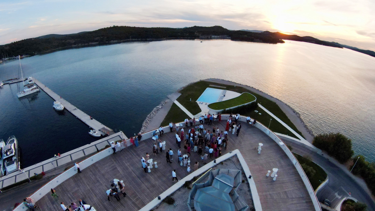 Uživajte u zalascima sunca u novootvorenom Roof Baru u D-Resortu!