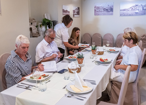 Fotografija 11 - Uspješno je završen još jedan program POU Šibenik za prekvalifikacije kuhara, konobara i slastičara!