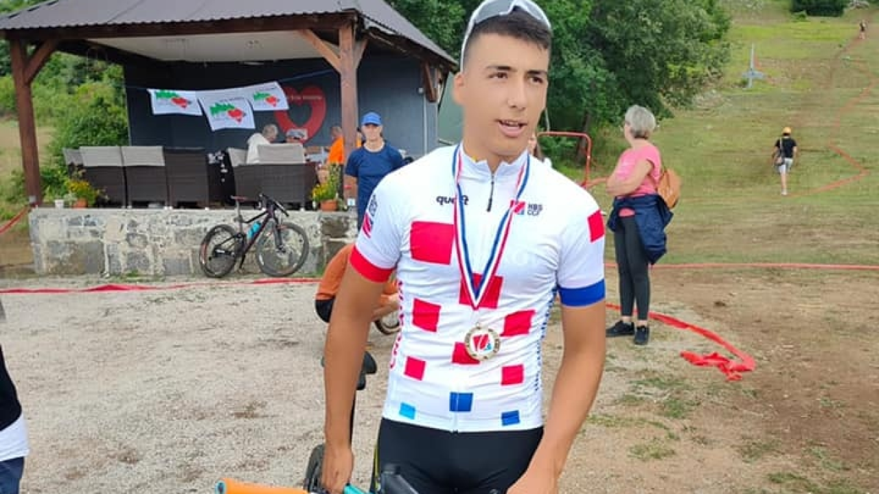Biciklist Fortice Pjero Jurić kadetski državni prvak u brdskom biciklizmu