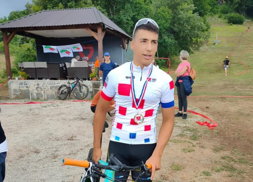 Biciklist Fortice Pjero Jurić kadetski državni prvak u brdskom biciklizmu
