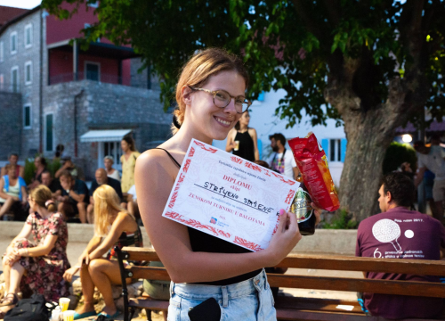 Fotografija 3 - Valjanje i bacanje na Zlarinu: Astra Pfizerice slavile na ženskom turniru u balotama