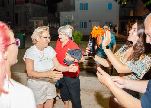 Fotografija 8 - Valjanje i bacanje na Zlarinu: Astra Pfizerice slavile na ženskom turniru u balotama