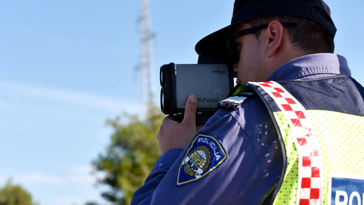 Petero turista jurilo preko 200 na autocesti, Ukrajinac u Audiju 'razvukao' do 237 kilometara na sat