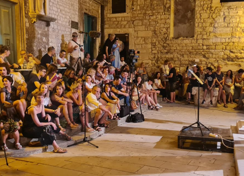 Fotografija 9 - Na skalinama kod Muzeja slušao se Arsen: Gradski komorni orkestar svirao mu je za rođendan